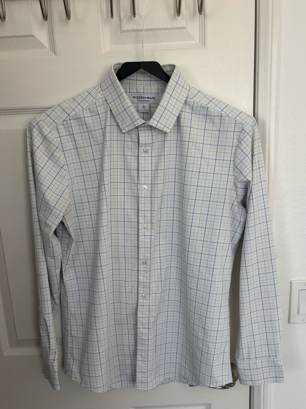 Mizzen+Main White Shirt with Light Blue Windowpane Check